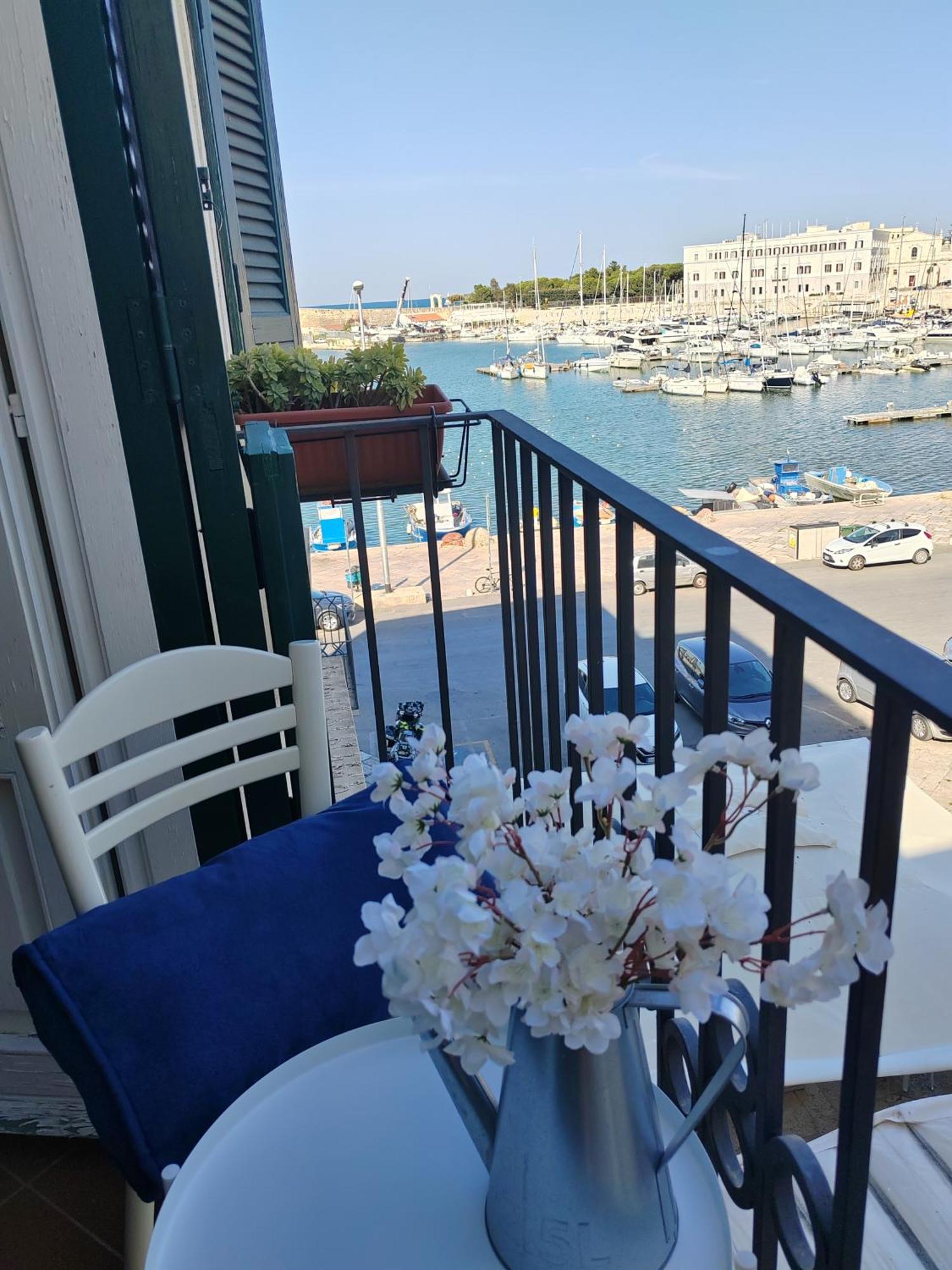 La Finestra Sul Porto Apartman Trani Kültér fotó