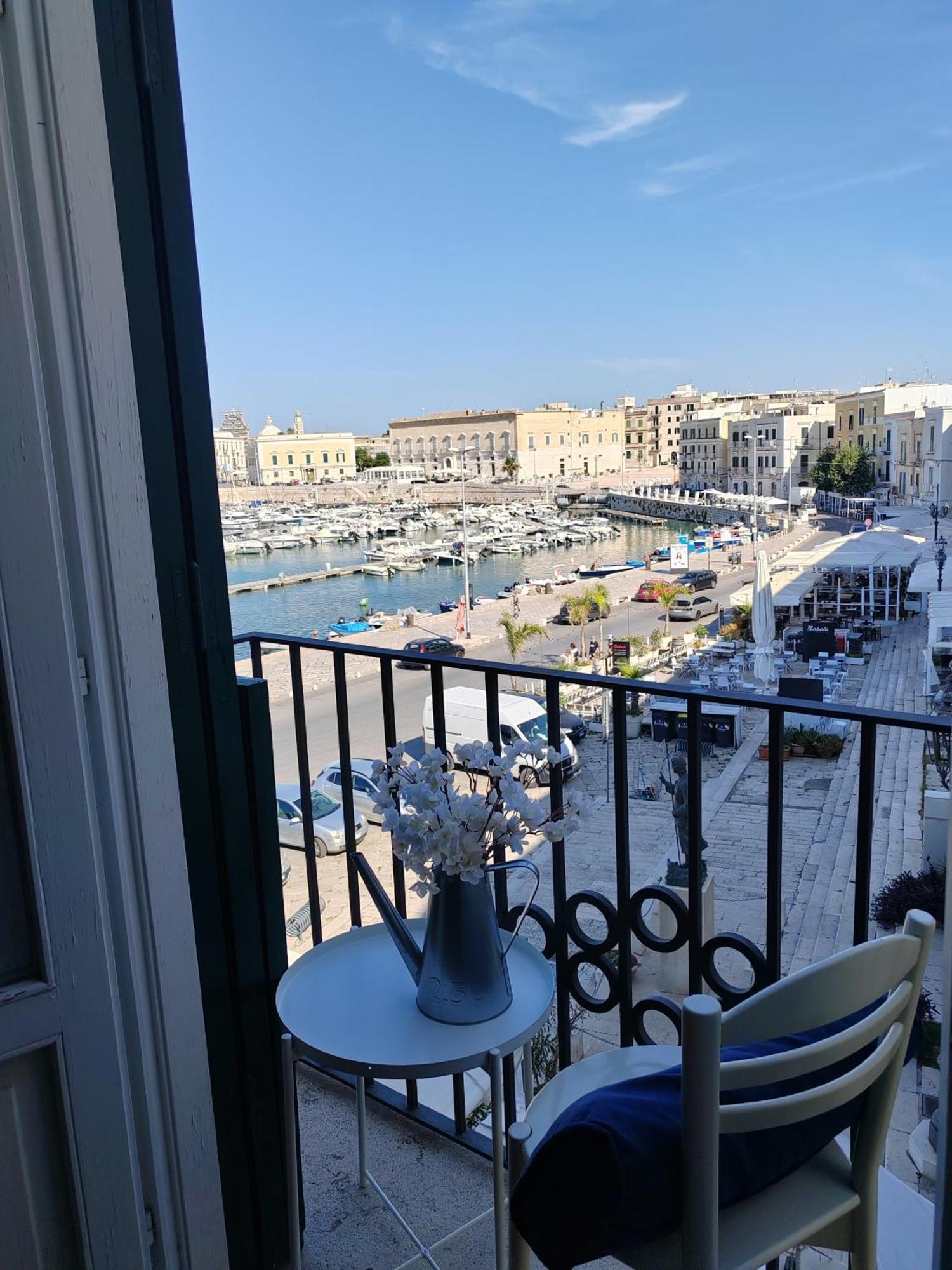La Finestra Sul Porto Apartman Trani Kültér fotó